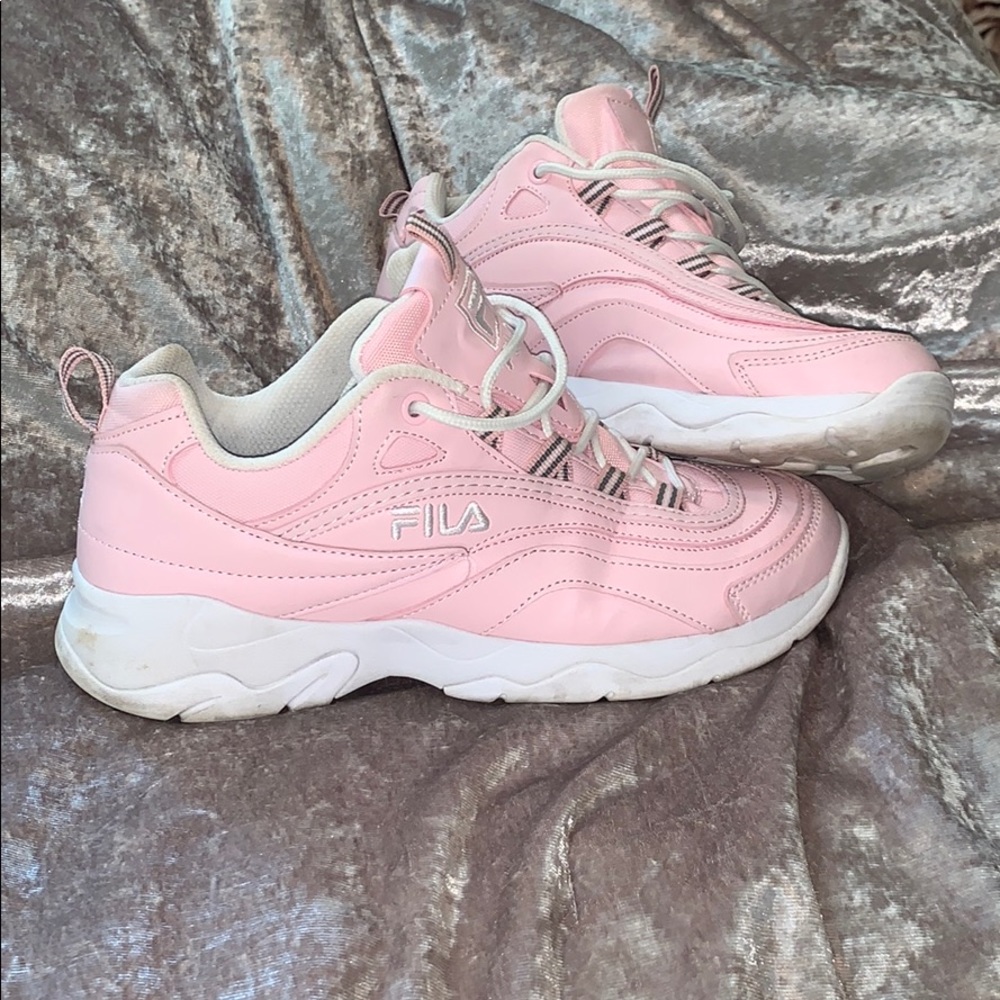 baby pink FILA sneakers 💕